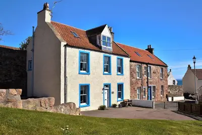 Image de Une belle maison de 4 chambres à côt�� du port avec des jardins fabuleux
