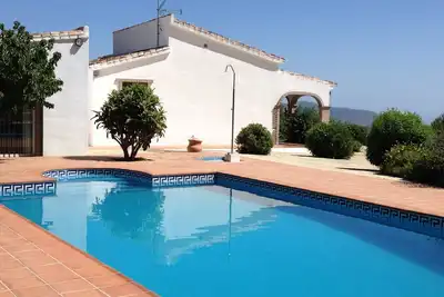 Image de Villa avec grande piscine privée et vue fantastique sur la montagne et le lac
