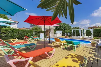 Image de Joli appartement pour 6 personnes avec climatisation, piscine, Wifi, Tv, terrasse et parking