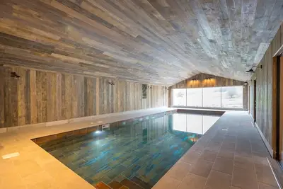 Image de Nouvelles Granges De Luxe Avec Piscine INTÉRIEURE, 2 granges à 4 lits