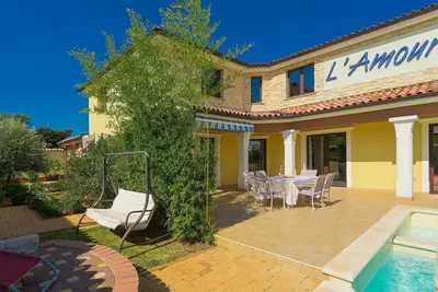 Image de Maison de vacances privée avec Wifi, climatisation, piscine privée, bain à remous, Tv, terrasse