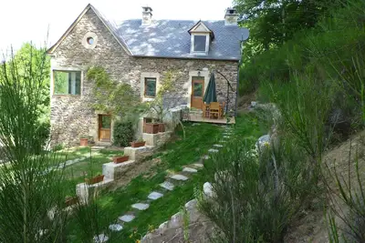 Image de gîtes des louzets pleine nature maison traditionelle Aveyronnaise en pierre