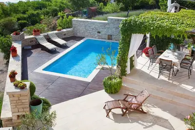 Image de Maison de vacances privée avec piscine privée, Wifi, climatisation, bain à remous, Tv, terrasse