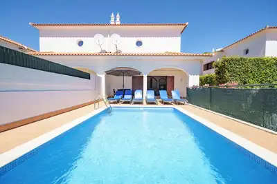 Image de Villa piscine privée, WiFi gratuit, télévision française et A\/C dans Vale do Lobo