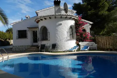 Image de Villa Alegra dort 7\/8, piscine privée avec bar, wifi gratuit, partie AirCon.