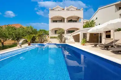 Image de Confortable appartement pour 2 personnes avec climatisation, piscine, Wifi, Tv, terrasse et parking