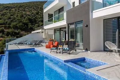 Image de Mercury Duo est l’un des endroits les plus en vogue de la région de Kalamar à Kalkan