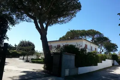 Appartement dans la verdure, Détendez-vous à 50 mètres de la mer près de Golfo Gaeta