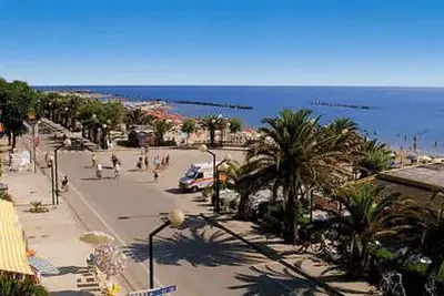 Portion de l'art nouveau villa avec jardin à 200m de la mer et du centre de Silv