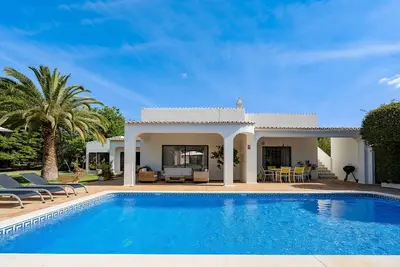 Image de Belle villa spacieuse, climatisée avec grand jardin, piscine privée