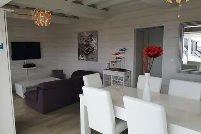 Image de Villa perchée sur la falaise, vue mer