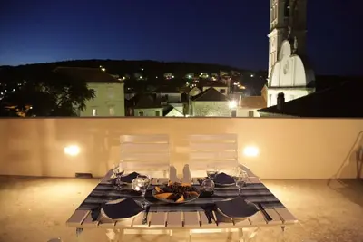 Image de Captain Niko's House Apt 2 - une maison entière sur 2 étages avec vue imprenable sur la terrasse