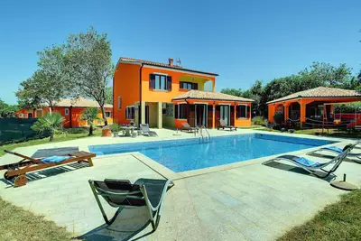 Villa avec grand jardin et grande piscine près de Pula Juillet / Aout 20% de réduction