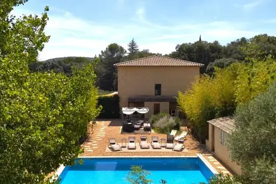 Image de Villa La Charmeuse Fleurie: idéal pour vos rencontres en famille ou entre amis!