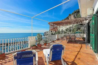 Casa Lazira: Un appartement spacieux et agréable face au soleil et à la mer.