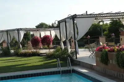 Image de Appartement dans résidence de campagne avec piscine