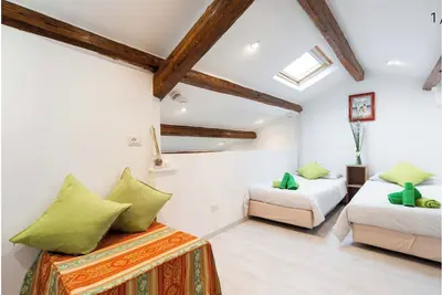 Image de Calme et confortable juste soigneusement restauré dans la zone supérieure avec la meilleure vitesse Wifi