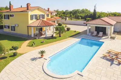 Image de Magnifique maison de vacances avec piscine privée, Wifi, climatisation, Tv, terrasse et parking