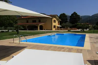 Image de Camaiore, maison jumelée avec beau jardin et piscine! ! !