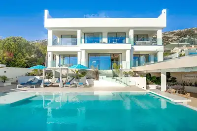 Image de Grand 5 *, piscine chauffée, bain à remous, vue imprenable sur la mer, baie de corail, salle de jeux