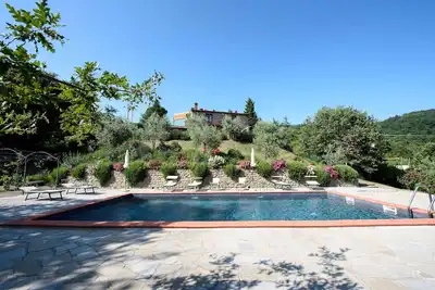 Villa pour 10 personnes avec piscine avec une vue \"vraiment magnifique\" sur le lac Trasimène