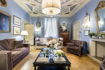 Image de Elegant and Homey 4 Bedrooms Apartment, Air Conditioning within the Lucca Walls