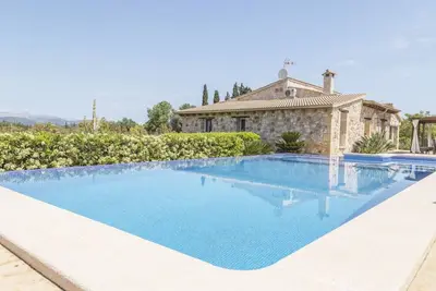 Image de Maison de vacances privée avec piscine privée, Wifi, bain à remous, climatisation, Tv, patio