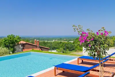 Image de Maison de vacances privée avec piscine privée, climatisation, Wifi, Tv, patio, vue panoramique