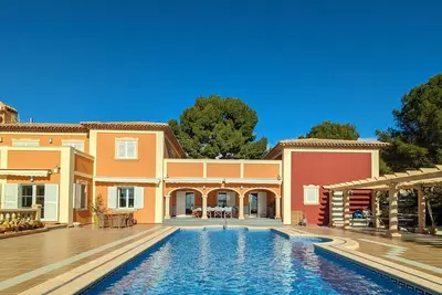 Image de Magnifique maison de vacances privée avec piscine privée, Wifi, climatisation, Tv, patio, parking
