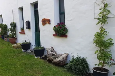Image de chalet de campagne dans un village rural près de la plage et du club de golf