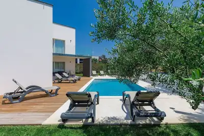 Image de Belle maison de vacances privée avec climatisation, piscine privée, Wifi, Tv, terrasse, parking