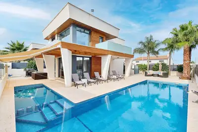 Image de Maison moderne proche plage, 10 pers, Bbq, piscine avec spa\/jet\/cascade et hôte+