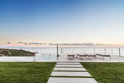 Image de Villa de luxe \/ luxe avec vue panoramique sur l'océan Atlantique et l'Afrique