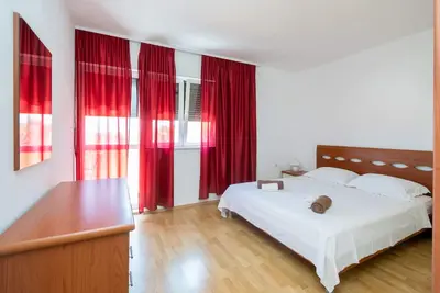 Image de Appartement de deux chambres avec le balcon et la vue sur le mer Sali, Dugi otok (A-16324-a)