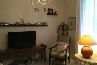 Image de 5 chambres à coucher, avec vélos, spa et parking privé sécurisé.