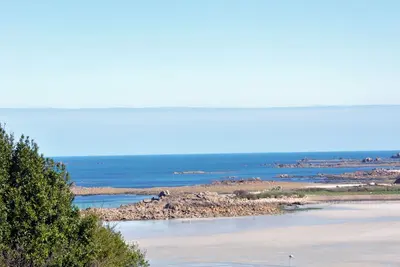 Image de Maison Spacieuse Avec Vue Mer Aux Cotes De Granit Rose