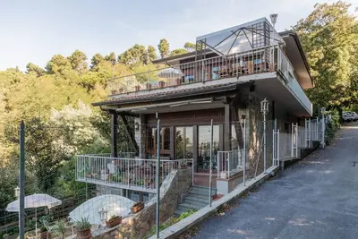 Appartement à Versilia entouré par la nature avec terrasse panoramique