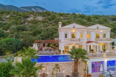 Image de Villa individuelle de luxe avec 5 chambres et piscine privée à Kisla Kalkan