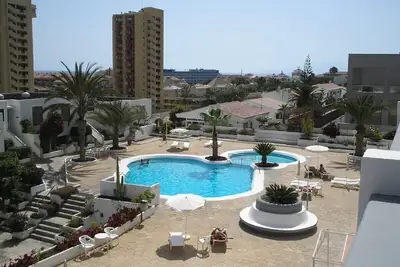 Promotions d'été pour apt situé au centre, avec piscine et vue sur la mer