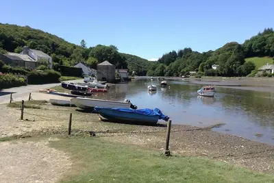 Image de Tranquille, vue sur la rivière, luxueux, relaxant, idéal pour la marche, l'observation des oiseaux,