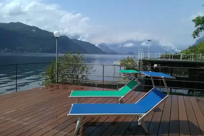 Image de Cottage avec quai sur le lac