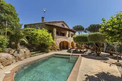 Image de Belle maison de vacances privée avec Wifi, piscine privée, Tv, patio, animaux admis et parking