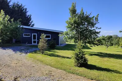 Image de Un bungalow contemporain avec de belles vues.