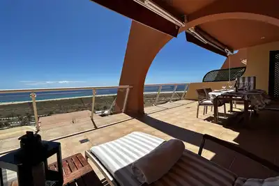 Image de Grande terrasse, vue sur la plage, ensoleillé, Wifi gratuit, spacieux