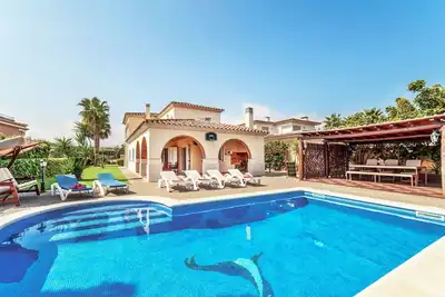 Image de Belle maison de vacances privée avec Wifi, piscine privée, Tv, patio et parking