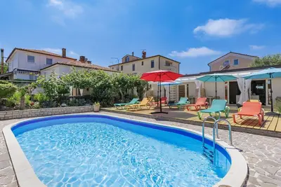 Image de Agréable appartement pour 2 personnes avec Wifi, climatisation, piscine, Tv, terrasse et parking