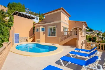 Image de Maison de vacances privée avec Wifi, piscine privée, climatisation, Tv, terrasse, vue panoramique