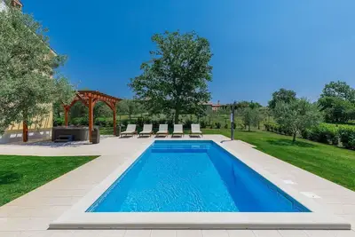 Image de Maison de vacances privée avec bain à remous, Wifi, piscine privée, climatisation, Tv, patio