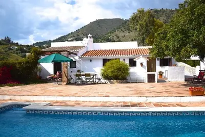 Image de Finca élégante et de caractère avec piscine chauffée et vue sur la montagne (plage 25 minutes)