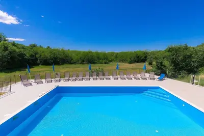 Image de Bel appartement dans une maison de vacances avec piscine, Wifi, climatisation, Tv, terrasse, parking